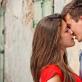 Что означают поцелуи в разные места, части тела: психология и значение мужского поцелуя