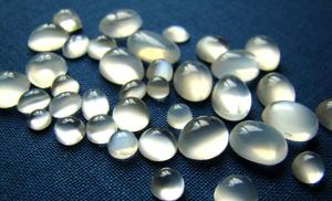 Moonstone - magical properties and who is suitable according to the zodiac